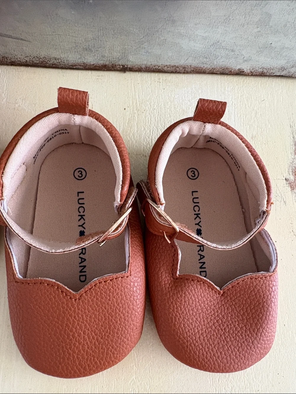 Lucky Brand Brown pebbled vegan leather baby booties shoes Size 3 6-9 months NWT